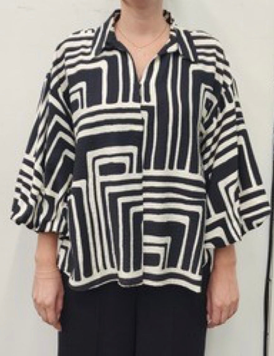 Abstract Contrasting Striped 3/4 Sleeve Top