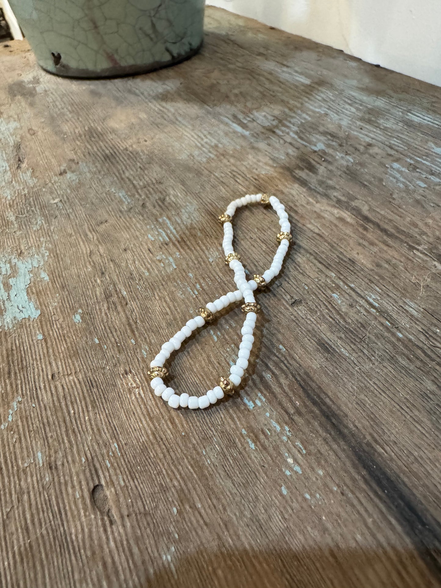 Stretch white and gold beaded bracelet